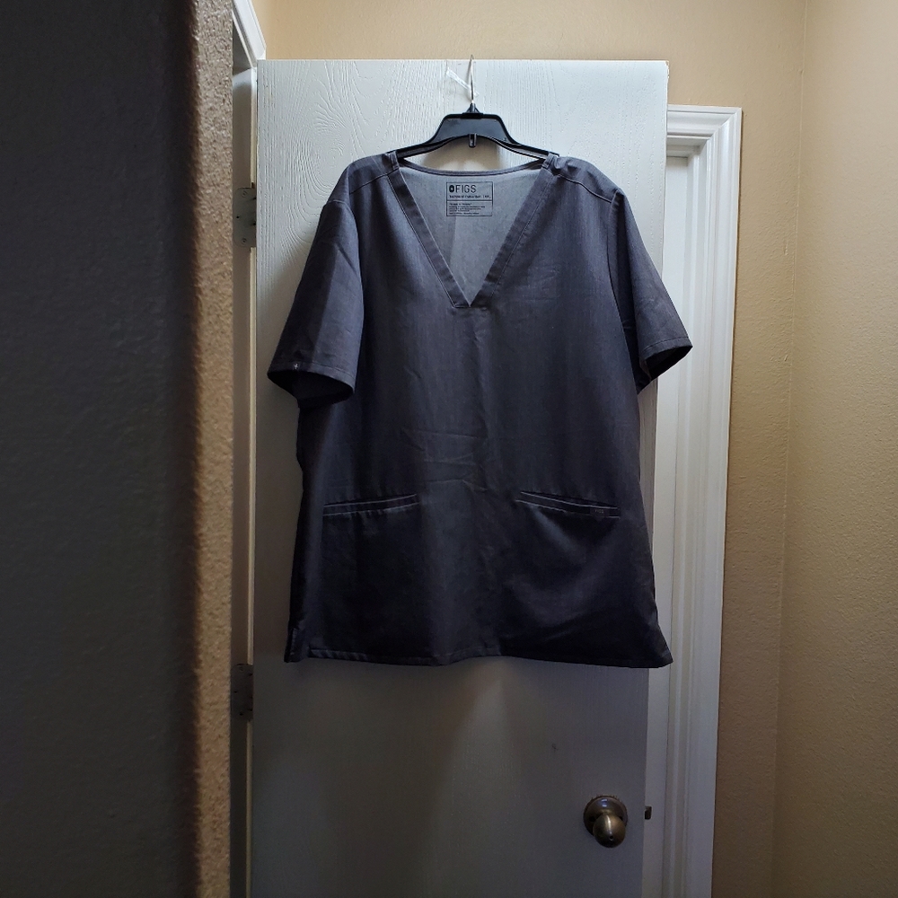 FIG Clothing Casma Three-Pocket Scrub Top in Graphite XXL